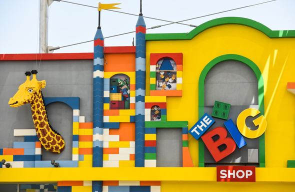 Какой площадки нет в legoland dubai factory lego r city imagination duplo zone