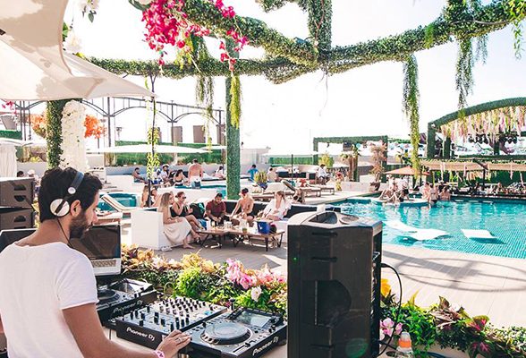 15 brunches with pool access in Dubai you need to try