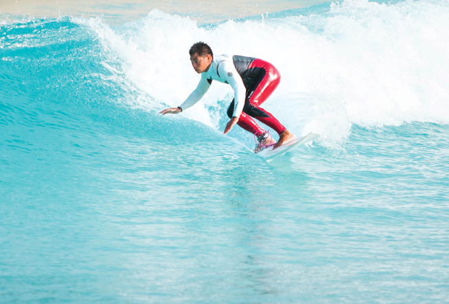 Surfing in Dubai