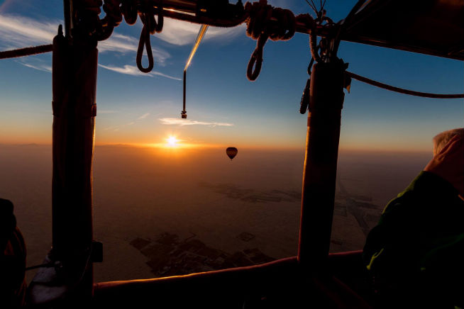 Hot air balloon tours over the desert