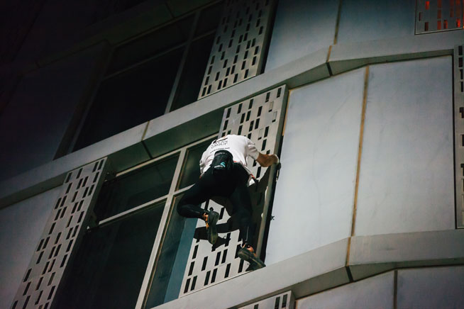 Alain Robert Spiderman climbs Dubai Marina Twisty Tower (Cayan Tower)