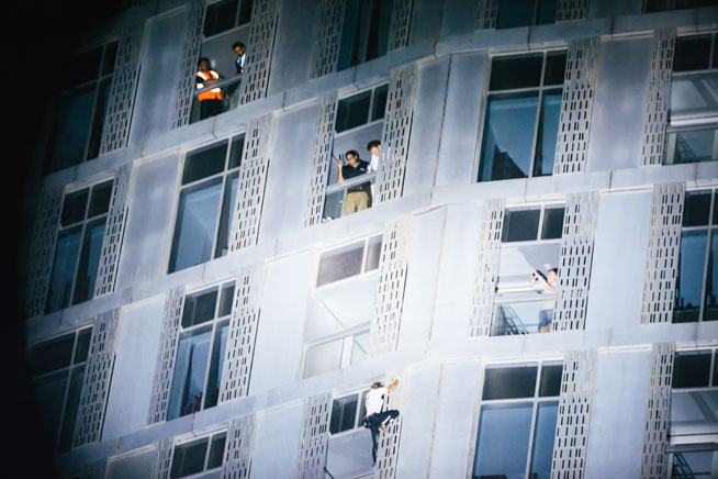Alain Robert Spiderman climbs Dubai Marina Twisty Tower (Cayan Tower)