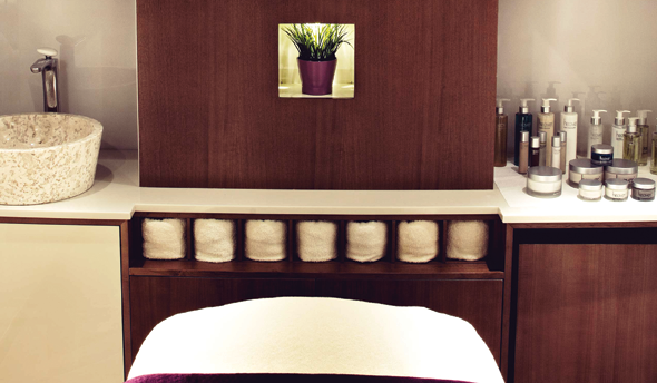 the-nail-spa-massage-room