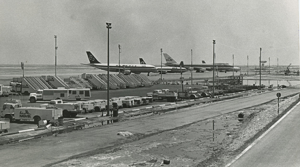 dubai-airport-1970s