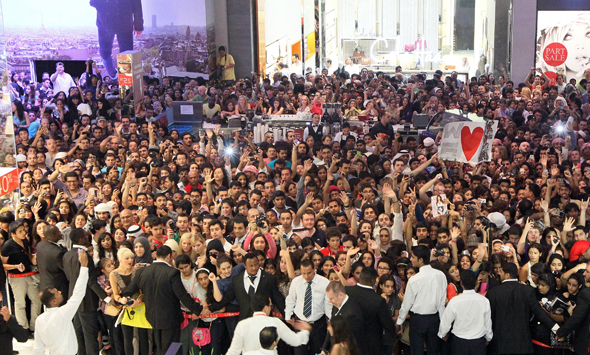 kim-kardashian-dubai-mall-crowds