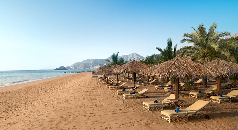 Staycation at Le Méridien Al Aqah Beach Resort