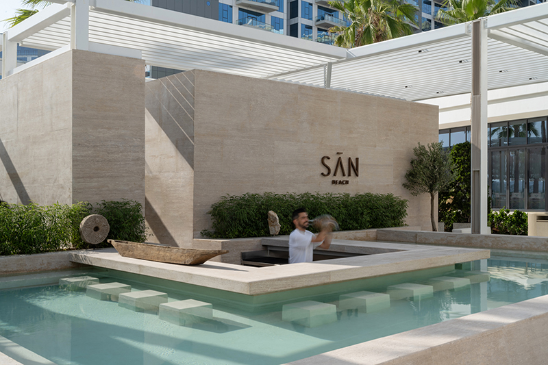 Swim up pool bars in dubai - San