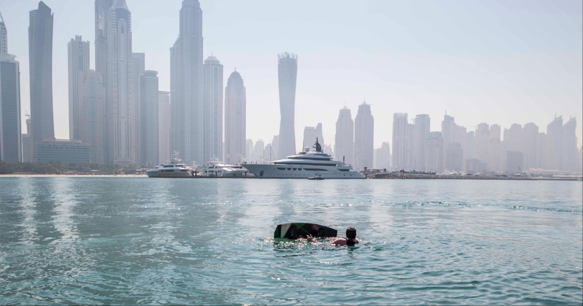 ركوب الأمواج للمبتدئين في دبي