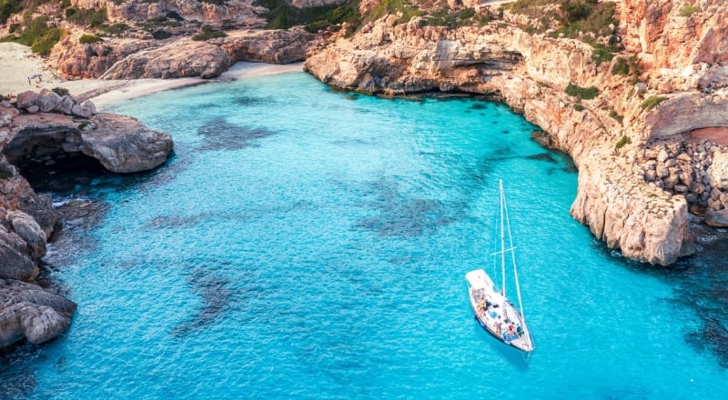 etihad airways launches flights to Mallorca