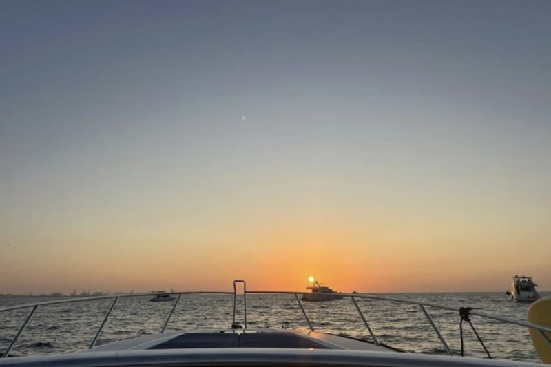 Everest Yacht Charter, Dubai Marina